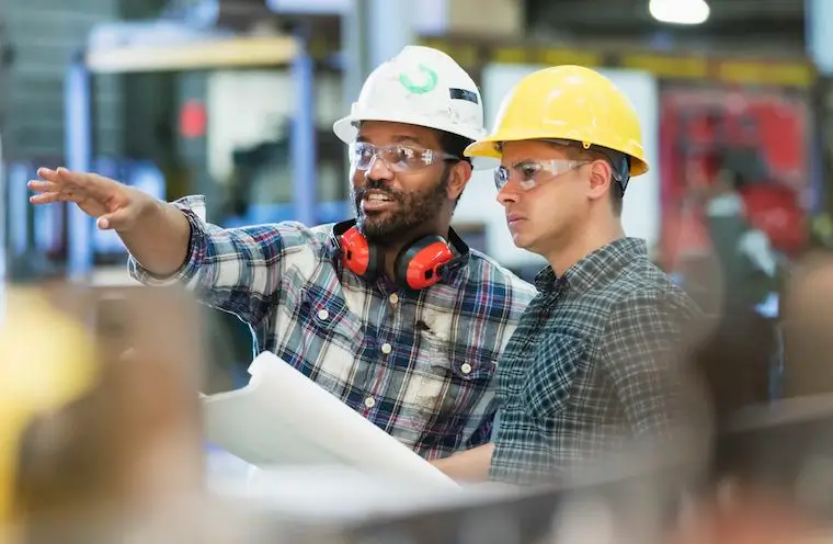 Collègues de travail industrie technique